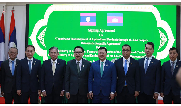 Cambodia , Laos sign agricultural transit deal to bolster trade with China